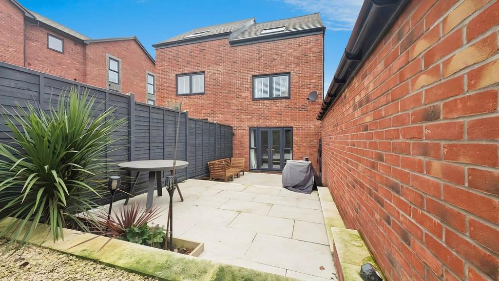 508 Dowsell Way rear garden b.jpg