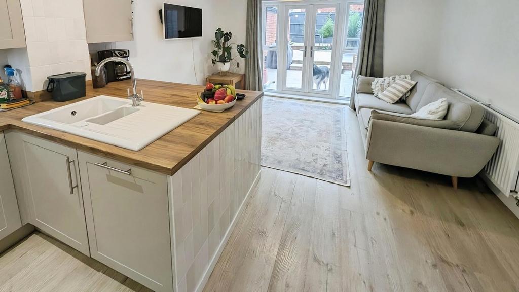 508 Dowsell Way kitchen b.jpg
