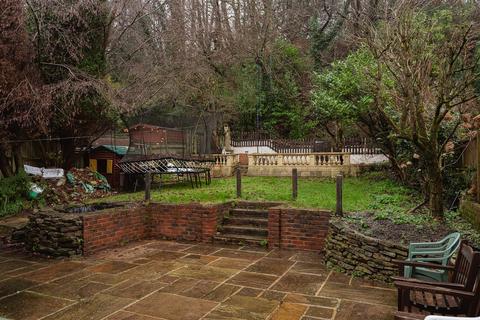 3 bedroom detached house for sale, Sandhills Road, Reigate