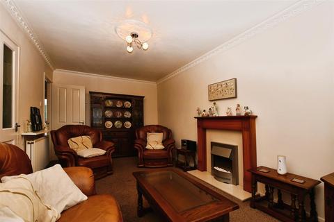 2 bedroom semi-detached bungalow for sale, Evergreen Drive, Hull