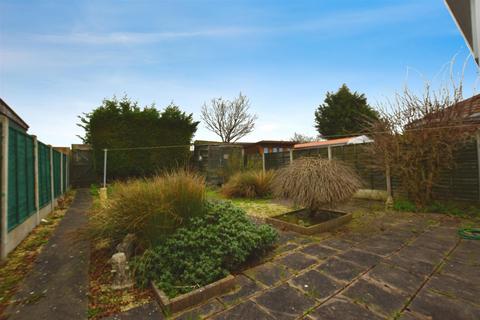 2 bedroom semi-detached bungalow for sale, Evergreen Drive, Hull