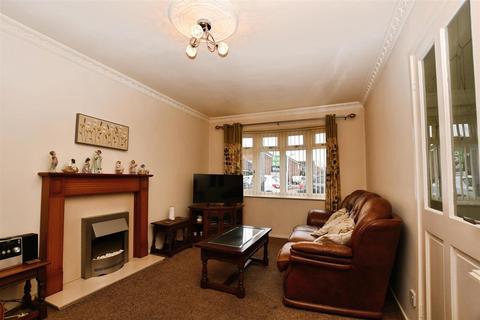 2 bedroom semi-detached bungalow for sale, Evergreen Drive, Hull