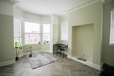 2 bedroom apartment to rent, Beech Avenue, Forest Fields, Nottingham