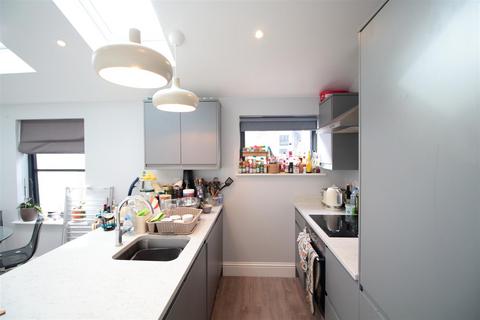 3 bedroom flat to rent, Trundleys Road, London SE8