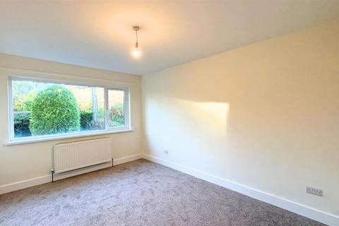 3 bedroom detached bungalow to rent, Huxnor Road, Kingskerswell, Newton Abbot