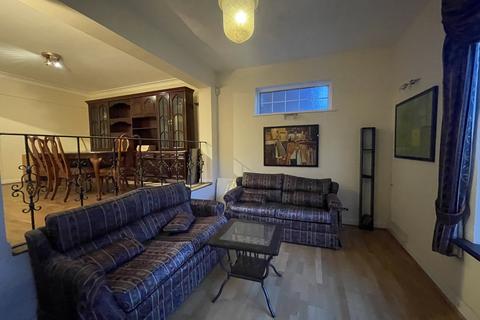 1 bedroom in a house share to rent, Greenhill