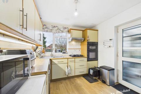 3 bedroom semi-detached house for sale, Wendover Way, Aylesbury