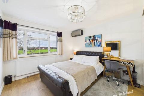 3 bedroom semi-detached house for sale, Wendover Way, Aylesbury