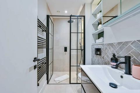 1 bedroom flat to rent, Charlotte Street, London W1T