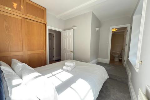 2 bedroom flat to rent, Bank Chambers, London W1U