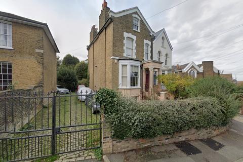 undefined, Gravesend DA12