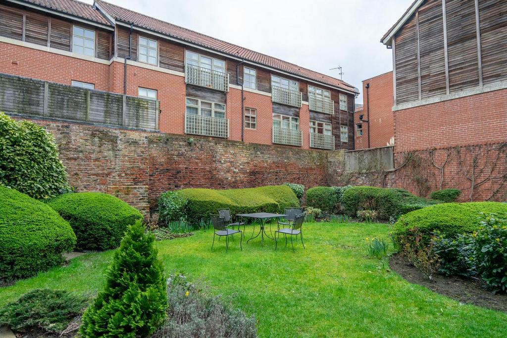 Queens Court Garden.jpg