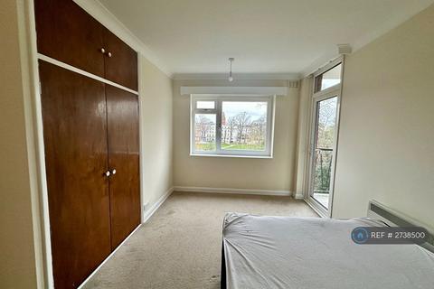 2 bedroom flat to rent, Avenue Road, Leamington Spa, CV31