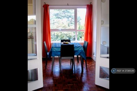 3 bedroom flat to rent, Harrogate Court, London, SE26