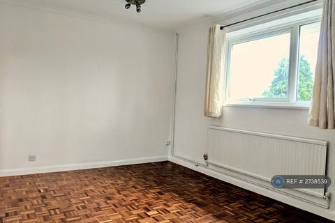 3 bedroom flat to rent, Harrogate Court, London, SE26