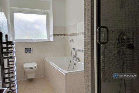3 bedroom flat to rent, Harrogate Court, London, SE26