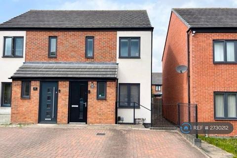 2 bedroom semi-detached house to rent, Akron Drive, Wolverhampton, WV10