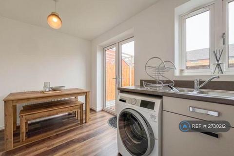 2 bedroom semi-detached house to rent, Akron Drive, Wolverhampton, WV10