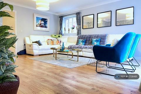 4 bedroom semi-detached house to rent, Matthews Close, Earley, Reading, RG6