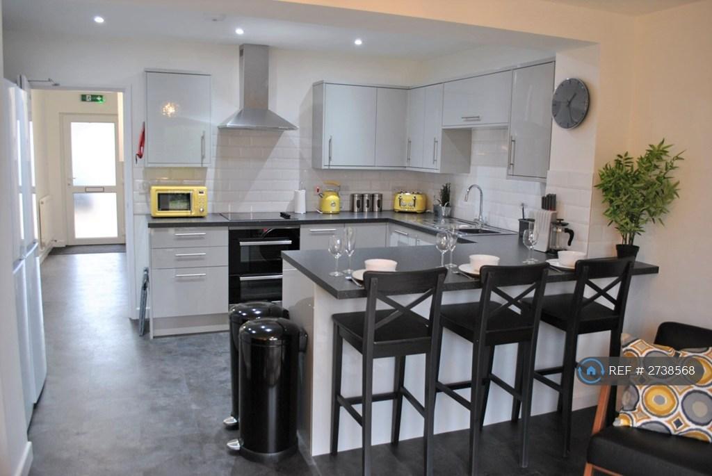 Kitchen: Fully Equipped Kitchen