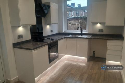 4 bedroom terraced house to rent, Russet Road, Manchester, M9