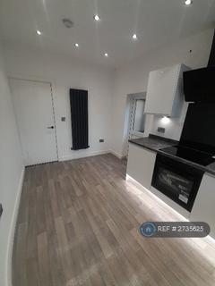 4 bedroom terraced house to rent, Russet Road, Manchester, M9