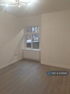 4 bedroom terraced house to rent, Russet Road, Manchester, M9