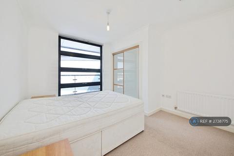 1 bedroom flat to rent, Azure Court, London, NW9