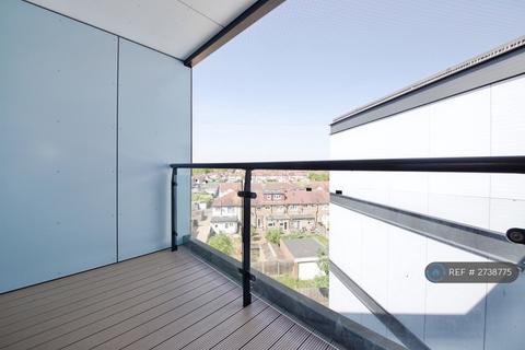 1 bedroom flat to rent, Azure Court, London, NW9