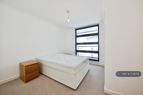 1 bedroom flat to rent, Azure Court, London, NW9