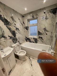2 bedroom flat to rent, North Gardens, London, SW19