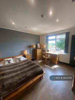 1 bedroom in a house share to rent, Prestwich, Manchester, M25