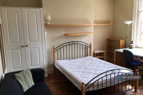 Studio to rent, Regent Park Terrace, Leeds, LS6