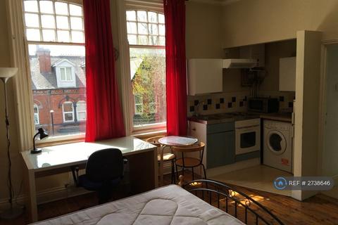 Studio to rent, Regent Park Terrace, Leeds, LS6