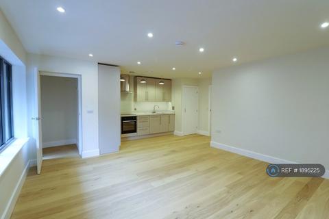 1 bedroom flat to rent, Lower Street, Haslemere, GU27