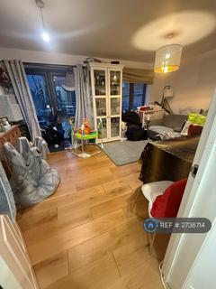 3 bedroom semi-detached house to rent, Lawrence Grove, Uxbridge, UB10