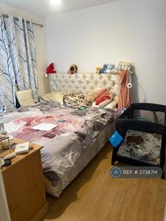 3 bedroom semi-detached house to rent, Lawrence Grove, Uxbridge, UB10