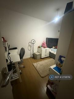 3 bedroom semi-detached house to rent, Lawrence Grove, Uxbridge, UB10