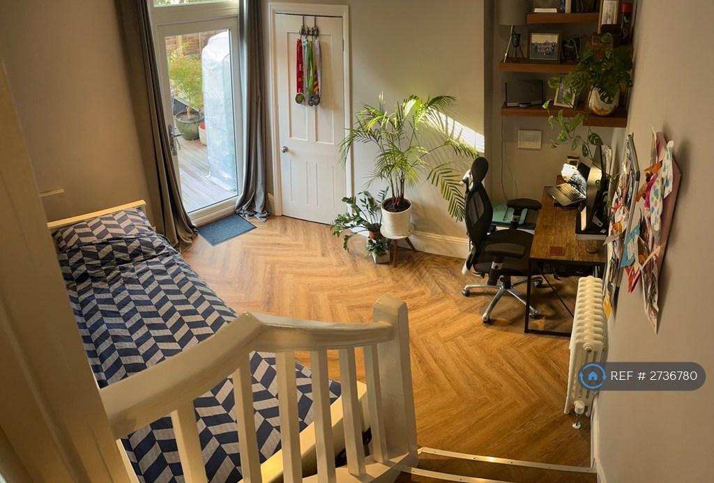 Bedroom 2 / Office