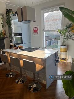 2 bedroom flat to rent, Broomwood Road, London, SW11