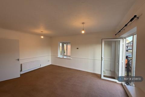 2 bedroom flat to rent, Robinson Court, Royston, SG8