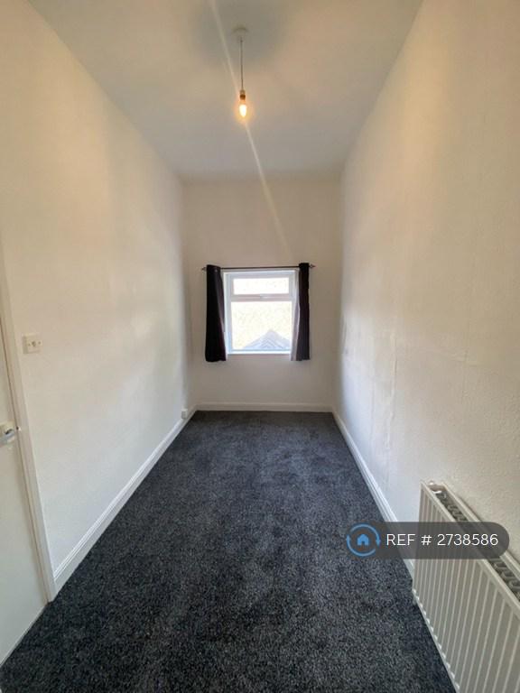 Large Single Bedroom