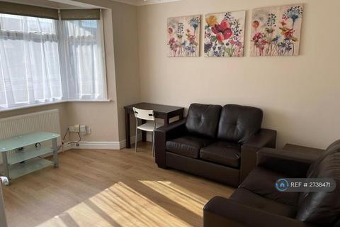 1 bedroom flat to rent, Cheltenham Place, Kenton, HA3