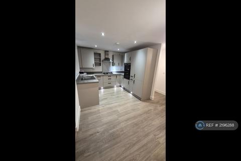 3 bedroom semi-detached house to rent, Wilmslow Close, Gloucester, GL3