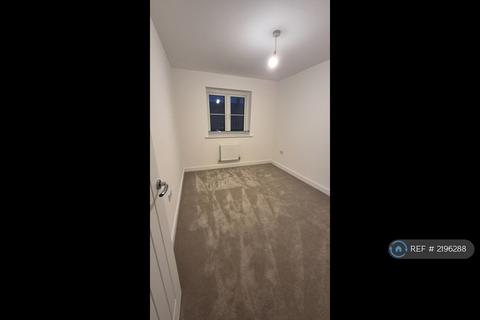 3 bedroom semi-detached house to rent, Wilmslow Close, Gloucester, GL3