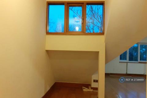2 bedroom flat to rent, Streatham Common North, London, SW16