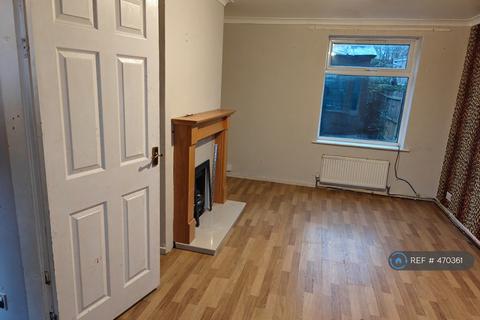 3 bedroom semi-detached house to rent, Sandene Avenue, Huddersfield, HD4
