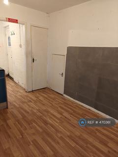 3 bedroom semi-detached house to rent, Sandene Avenue, Huddersfield, HD4