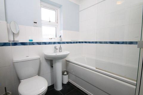 1 bedroom apartment to rent, Station Road, Leatherhead