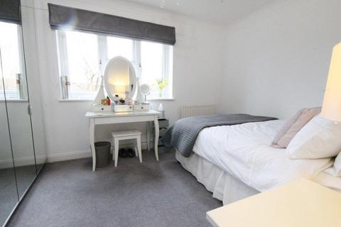 1 bedroom apartment to rent, Station Road, Leatherhead